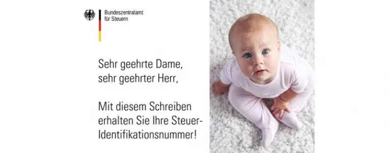 Ein Schreiben vom Bundeszentralamt für Steuern, auf dem links "Sehr geehrte Dame, sehr geehrter Herr, Mit diesem Schreiben erhalten Sie ihre Steuer-Identifikationsnummer" steht und rechts ein Baby abgebildet ist.