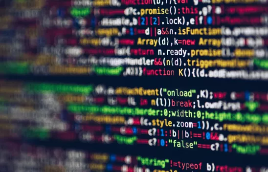 Geschriebener Code ist auf einem Bildschirm zu sehen