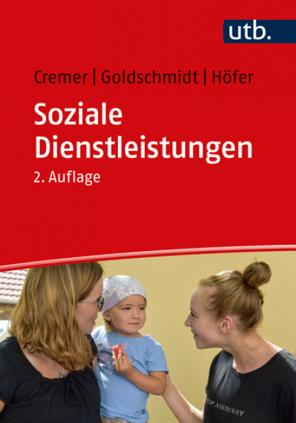 Buchcover des Buchs von Georg Cremer, Nils Goldschmidt und Sven Höfer, beschriftet mit "Soziale Dienstleistungen, 2. Auflage". Darunter ist ein Bild zu sehen, auf dem ein Kleinkind auf dem Arm einer Person von einer weiteren Person angesehen wird.