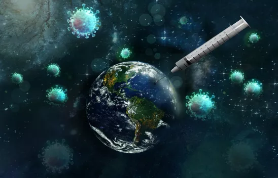 In einem Universum ist die Erde zu sehen, in der eine übergroße Impfspritze steckt. Drum herum fliegen Viren. In einem Universum ist die Erde zu sehen, in der eine übergroße Impfspritze steckt. Drum herum fliegen Viren.