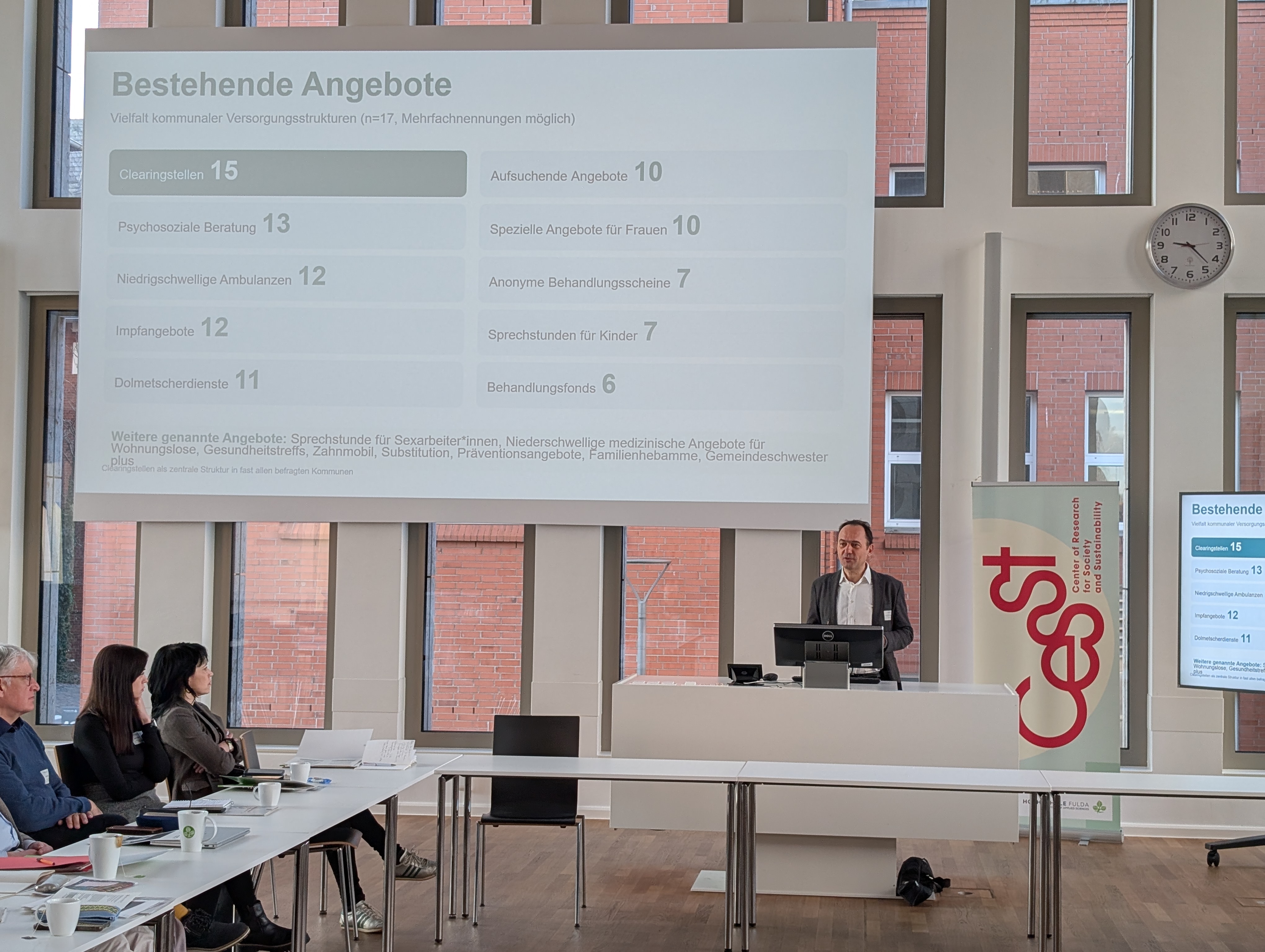 Foto von Prof. Dr. Ilker Ata&ccedil; bie seinem Vortrag